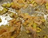 Foto del passaggio 2 della ricetta Tortelloni ripieni di crema al salmone affumicato