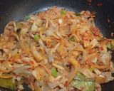 Foto langkah ke 4 dari resep Tumis jamur tiram pedas.