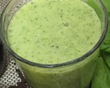 A picture of step 3 of Green smoothies.