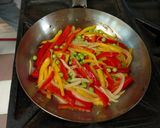 Foto del paso 2 de la receta: Chuletas de cerdo en salsa de queso