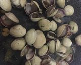 Foto del paso 2 de la receta Fideo chino con almejas y gambitas