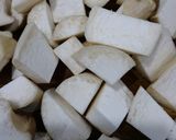 Hình bước làm 1 của món Nấm đùi gà kho tộ