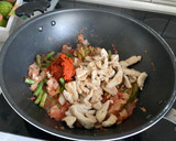 Foto del paso 5 de la receta: Curry thai rojo con pollo y verduras