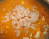 Foto del paso 5 de la receta: Fideuá de chipirones, gambas y rape con alioli