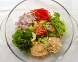 Hình bước làm 9 của món Gỏi chân gà-tôm chua