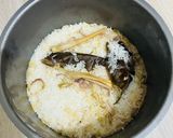 Foto langkah ke 3 dari resep Nasi Liwet Bakar Isi Ayam Suwir.