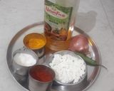 A picture of step 1 of Paneer bhurji.