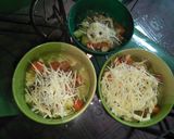 Foto langkah ke 2 dari resep Salad buah ala" bahan nya cuma yang ada di kulkas.