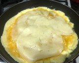 Foto del paso 5 de la receta: Tortilla de patatas rellena de jamón York y queso