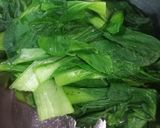 Foto langkah ke 2 dari resep Tumis Pakcoy Wortel Sosis.