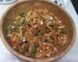 Foto del paso 5 de la receta: Ensalada de pasta con pavo al ajillo