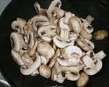 Foto langkah ke 1 dari resep Mi wortel with mushroom sauce.
