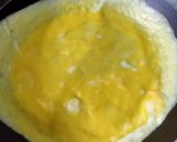 Foto langkah ke 2 dari resep Egg roll tahu sosis.