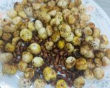 A picture of step 2 of Chatpata kurkure makhana ki chaat.