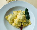 Foto del passaggio 9 della ricetta Ravioli fatti in casa🏠