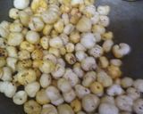 A picture of step 3 of Spicy roasted makhane.