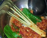 Foto langkah ke 4 dari resep Gulai Daun Pepaya & Singkong Rebon.