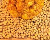 Foto del passaggio 2 della ricetta Cavolfiore arrosto con hummus di fagioli e ceci croccanti
