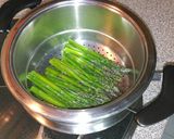 Foto del paso 3 de la receta Verduras campechanas de setas y pimientos asados con espárragos