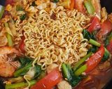 Foto langkah ke 5 dari resep Mie Nyemek Seafood.