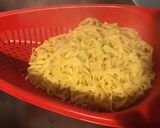 Une image de l'étape 4 de Tagliatelles au pesto de céleri & pistaches au jambon cru.