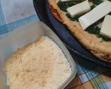 Foto del paso 4 de la receta: Pizza blanca de espinacas y quesos
