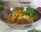 Foto del paso 3 de la receta: Huevos rotos con gulas y puerro