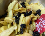 Foto del paso 7 de la receta: Tarta de manzana con nueces y pasas