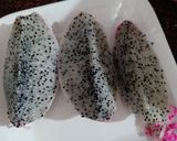 A picture of step 1 of Dragon fruit Shake.