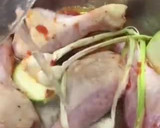 Foto del paso 3 de la receta: Muslos de pollo con cositas ricas, en la olla exprés, en solo 15’
