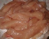 Foto del paso 1 de la receta: Pechuga de pollo al curry con papas y acelga