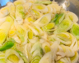 Foto del paso 1 de la receta: Filetes de merluza en salsa de puerros