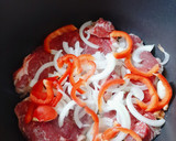 Foto del paso 1 de la receta: Bifes de chorizo a la criolla