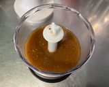 Une image de l'étape 1 de Marinade moutarde ail chèvre basilic au bouillon de champignons.