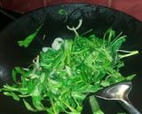 Foto langkah ke 2 dari resep Tumis kangkung belacan kilat.