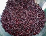 Hình bước làm 1 của món Xôi nếp cẩm và má đùi gà nướng