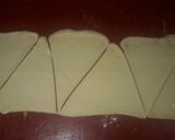 Foto del paso 2 de la receta: Medialunas con dulce de leche