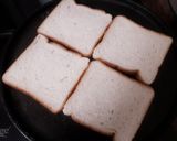 A picture of step 1 of Mushroom corn toast.
