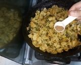 A picture of step 3 of Karahi Aloo.