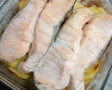 Foto del paso 3 de la receta: Salmón al horno con patatas