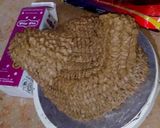 A picture of step 4 of Bird theme cake.