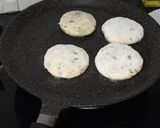 A picture of step 4 of Anday Wala burger.