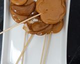 A picture of step 6 of Dalgona candy.