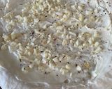Hình bước làm 3 của món Pizza Heo Muối và Kem Chua - Guanciale & Sour Cream Pizza