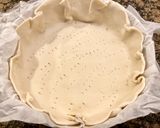 Foto del paso 5 de la receta: Pastel salado de hojaldre con calabacín, requesón y salami