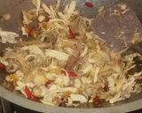 Foto langkah ke 2 dari resep Ayam suwir pedas manis.