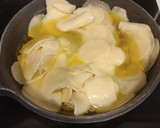 Foto del paso 1 de la receta: Patatas al ajo cabañil y lubina