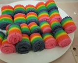 Foto langkah ke 7 dari resep Rainbow roll mini.