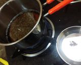 A picture of step 2 of Cinnamon Flavoured Tea.