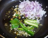 A picture of step 3 of Egg kothu idly.